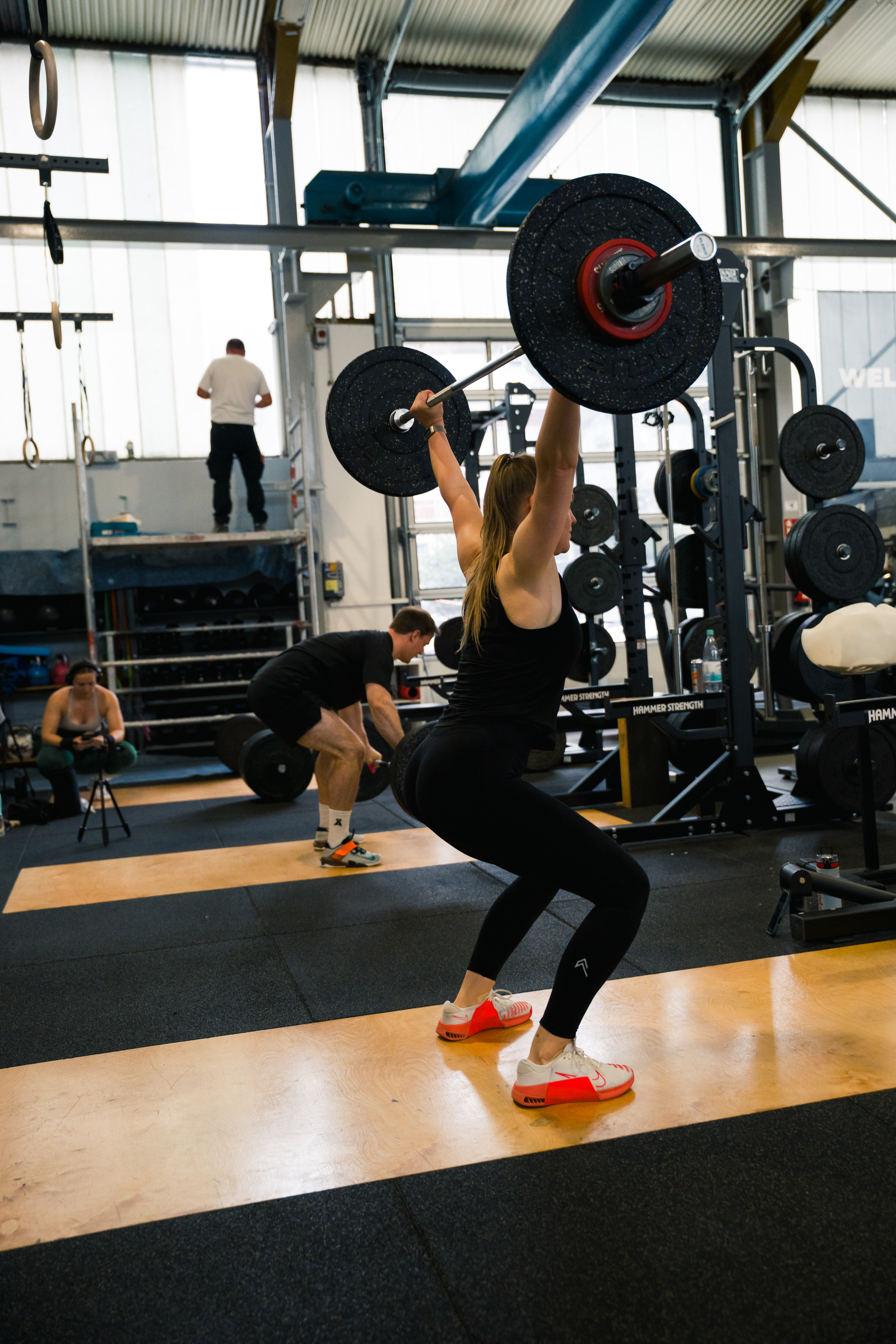 Coachee beim Snatch im Gym